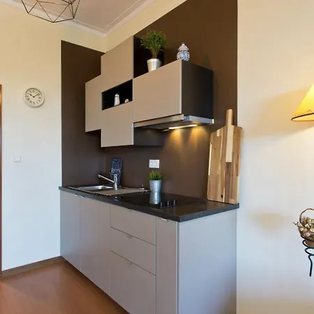 Host Wise - Cozy Sunny Flats - Ace Location Apartment