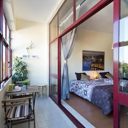 Host Wise - Cozy Sunny Flats - Ace Location