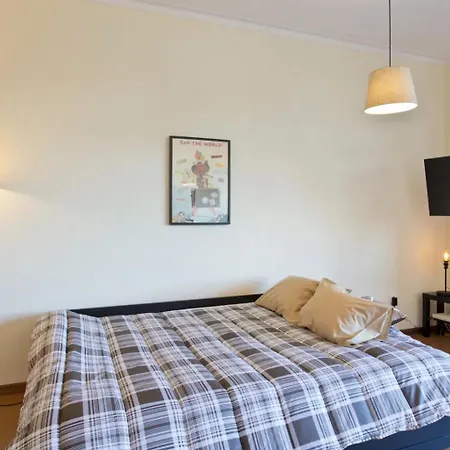 Host Wise - Cozy Sunny Flats - Ace Location