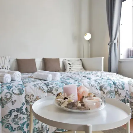 Host Wise - Cozy Sunny Flats - Ace Location Apartment